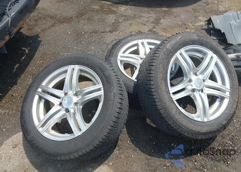 2010 Hyundai Genesis 4.6 from USA, damaged, VIN KMHGC4DF0AU070647